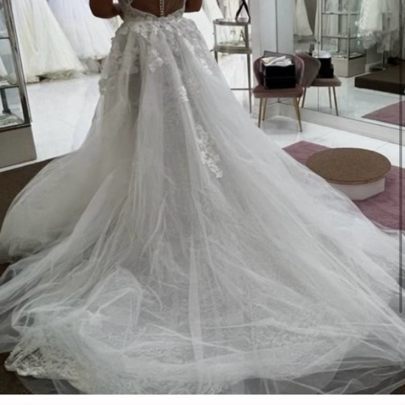 Milla Nova wedding skirt
Brand new $1200 - Picture 7 of 7
